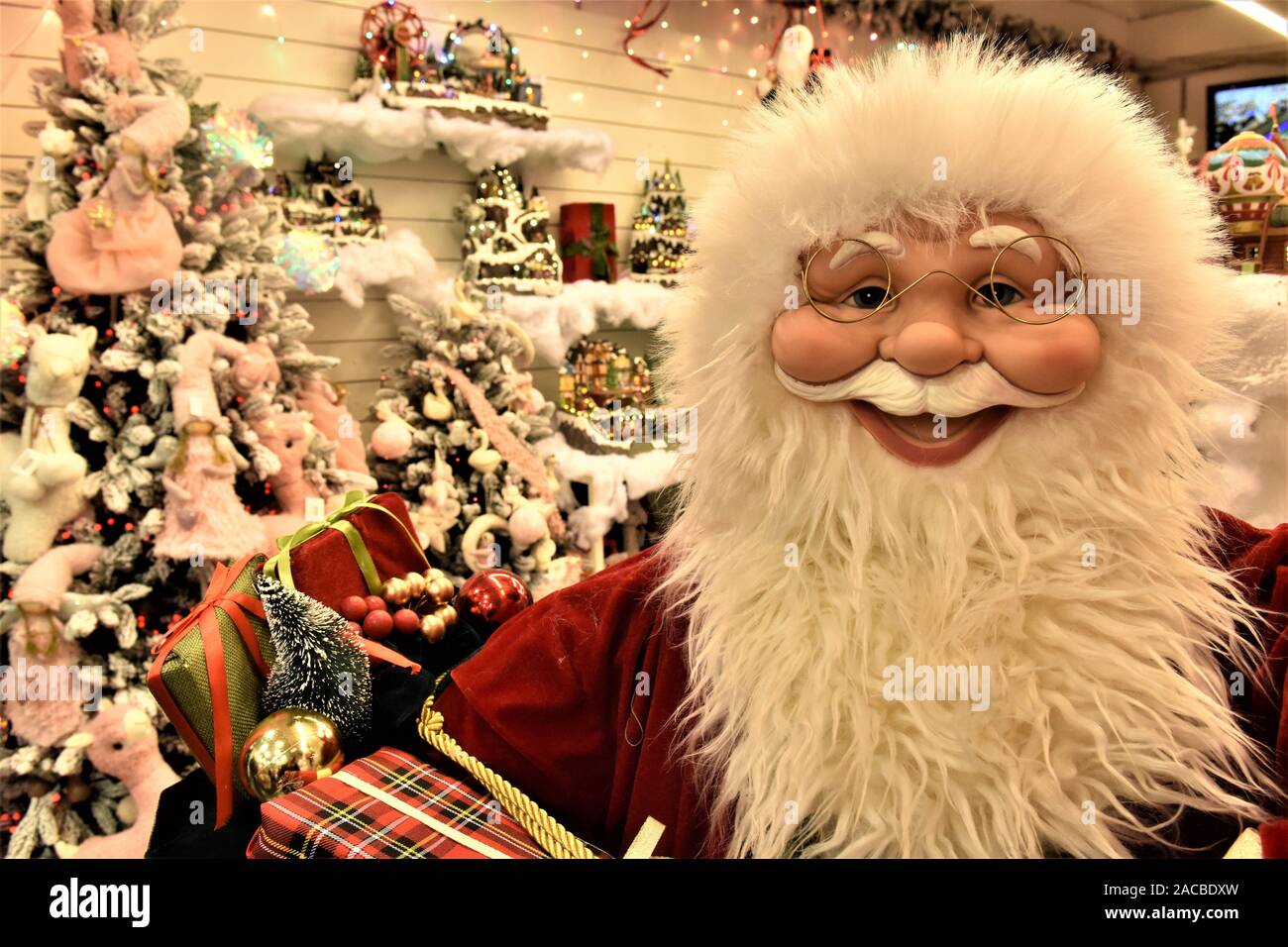 Santa Store SANTA CLAUS AND DECORATIONS INSIDE VERTECCHI'S DECORATIONS STORE IN ...