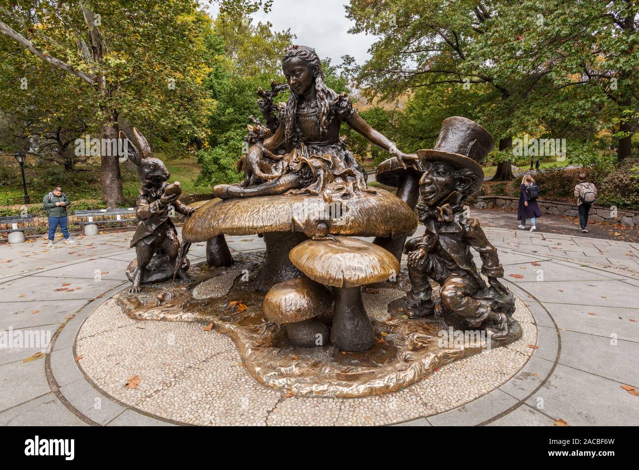 Alice in Wonderland statue, Central Park, United States of America Stock Photo Alamy