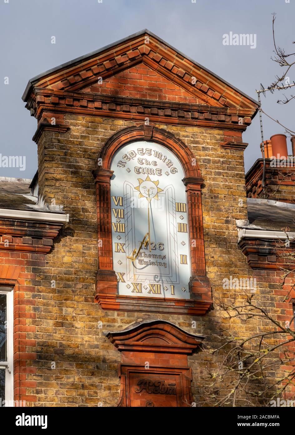 Painted sundial dated 1726 on front of Dial House, Riverside, Twickenham, west London. The property was once owned by Robert Twining of Twinings Tea. Stock Photo