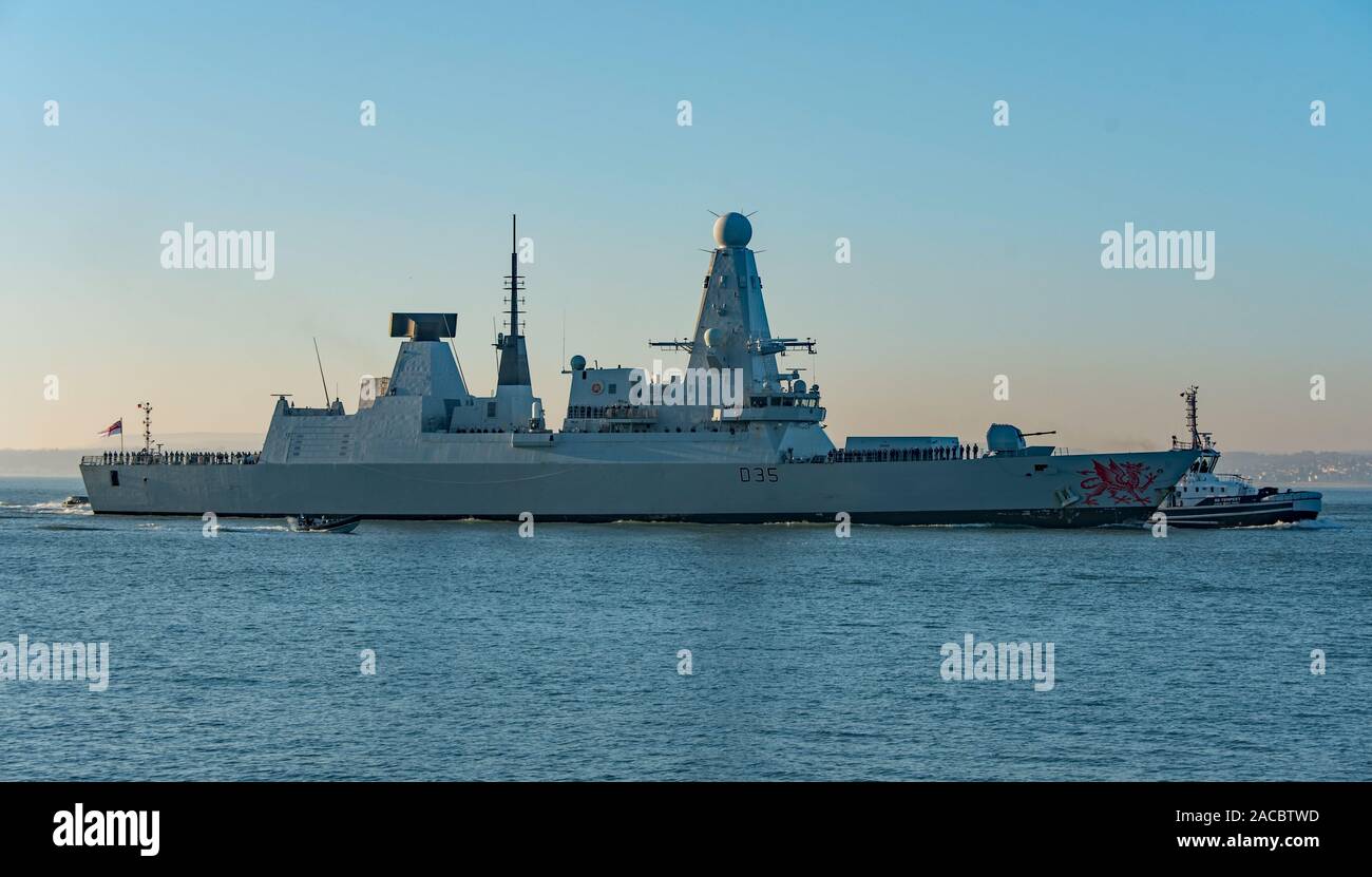 D35 hms dragon hi-res stock photography and images - Alamy