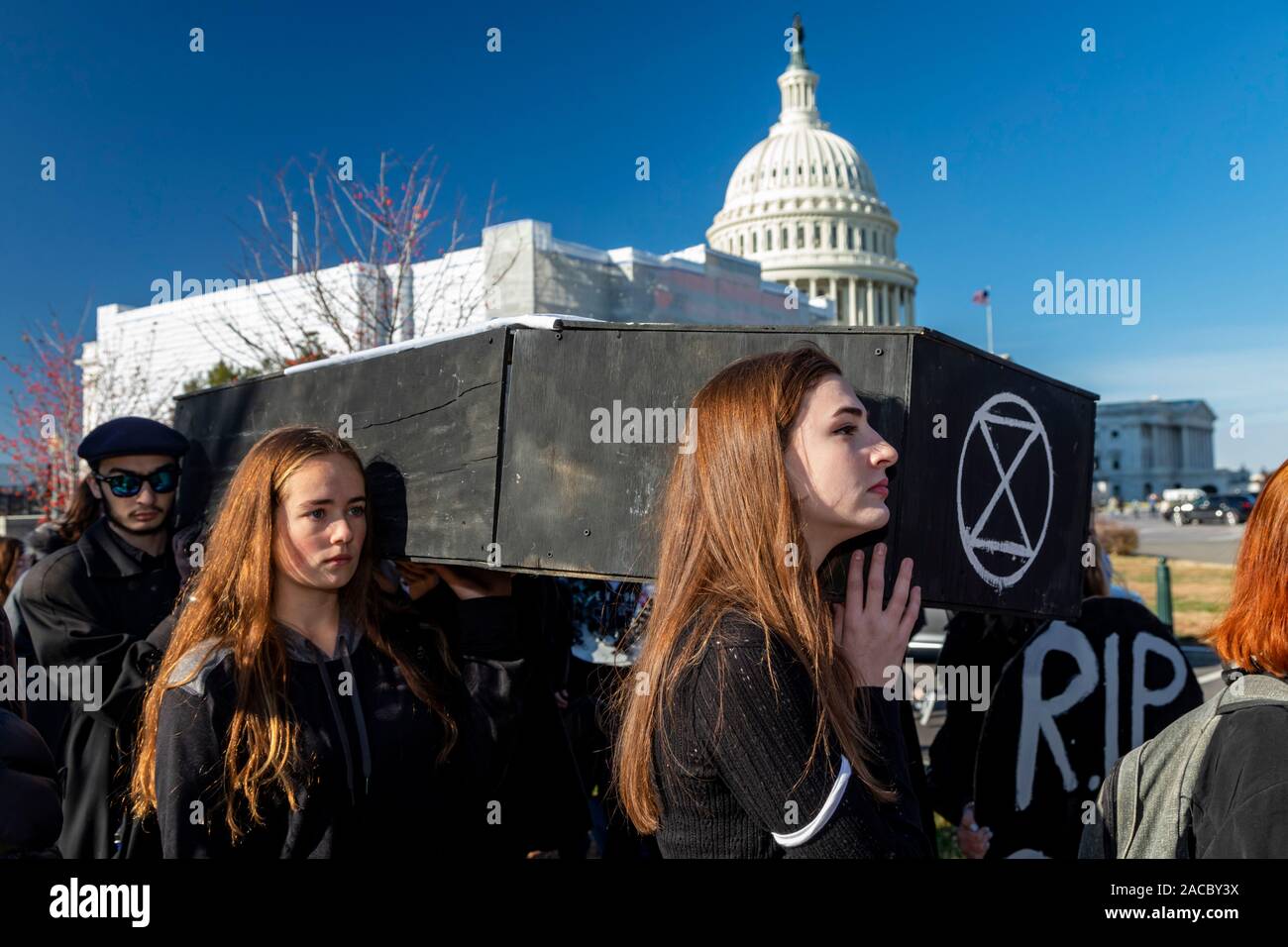 Washington, DC - Young activists held a "Funeral for Future" on Capitol Hill to demand that governments address the crisis of climate change. It was p Stock Photo