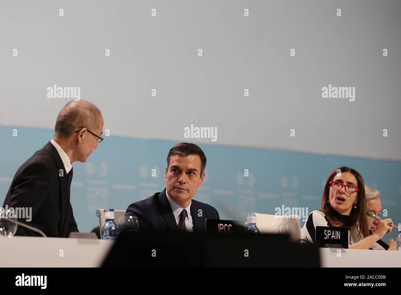 Madrid, Spain, 02/12/2019.- Hoesung Lee, president of the intergovernmental panel of experts that advises the UN on climate change (L) Pedro Sanchez (C) Spain president, Minister of the Environment, Carolina Schmidt (R) during the first do of COOP 25 Chile Held in Madrid, Spain.Photo: Juan Carlos Rojas/Picture Aliance | usage worldwide Credit: dpa picture alliance/Alamy Live News Stock Photo