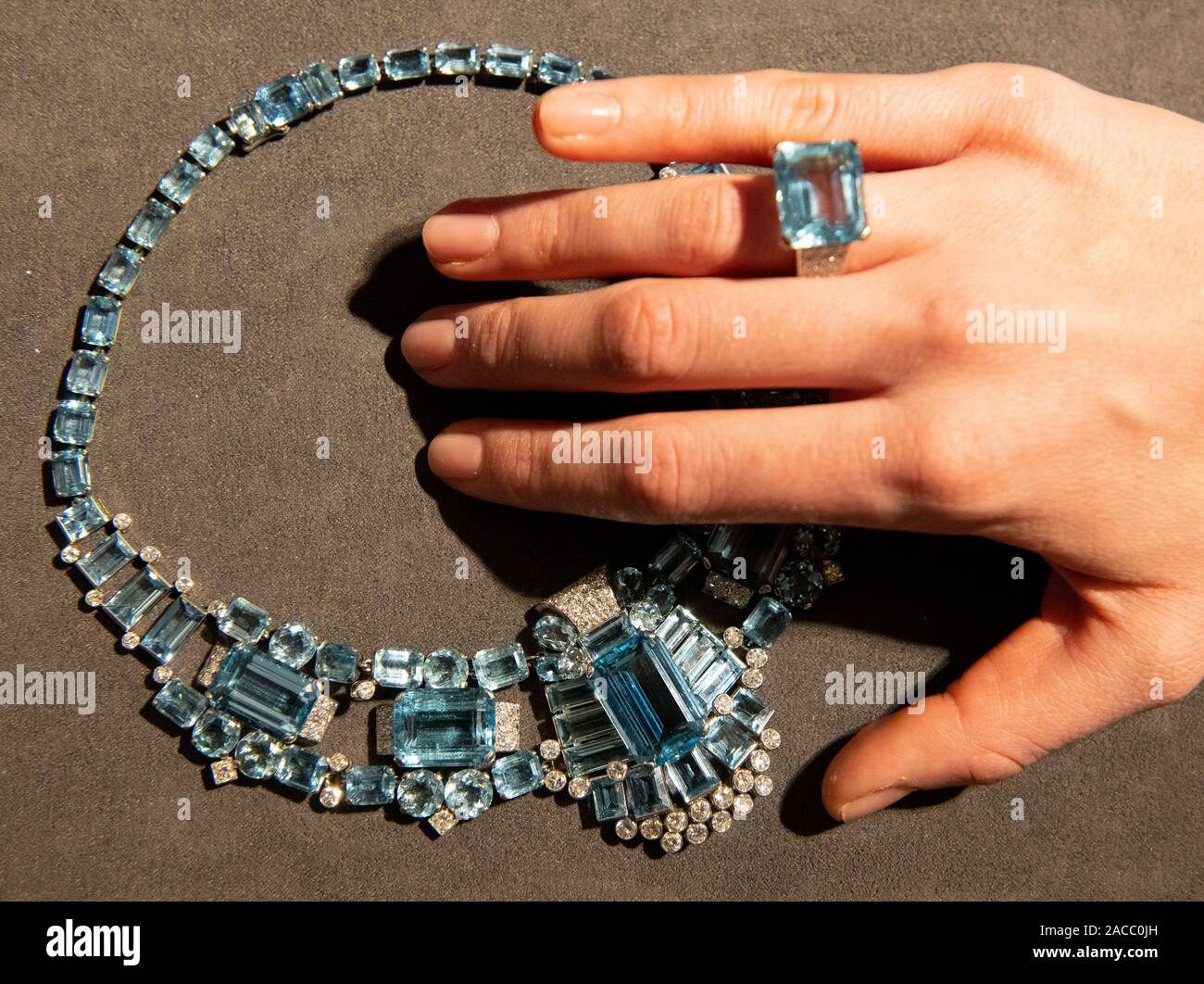 Cartier aquamarine necklace outlet