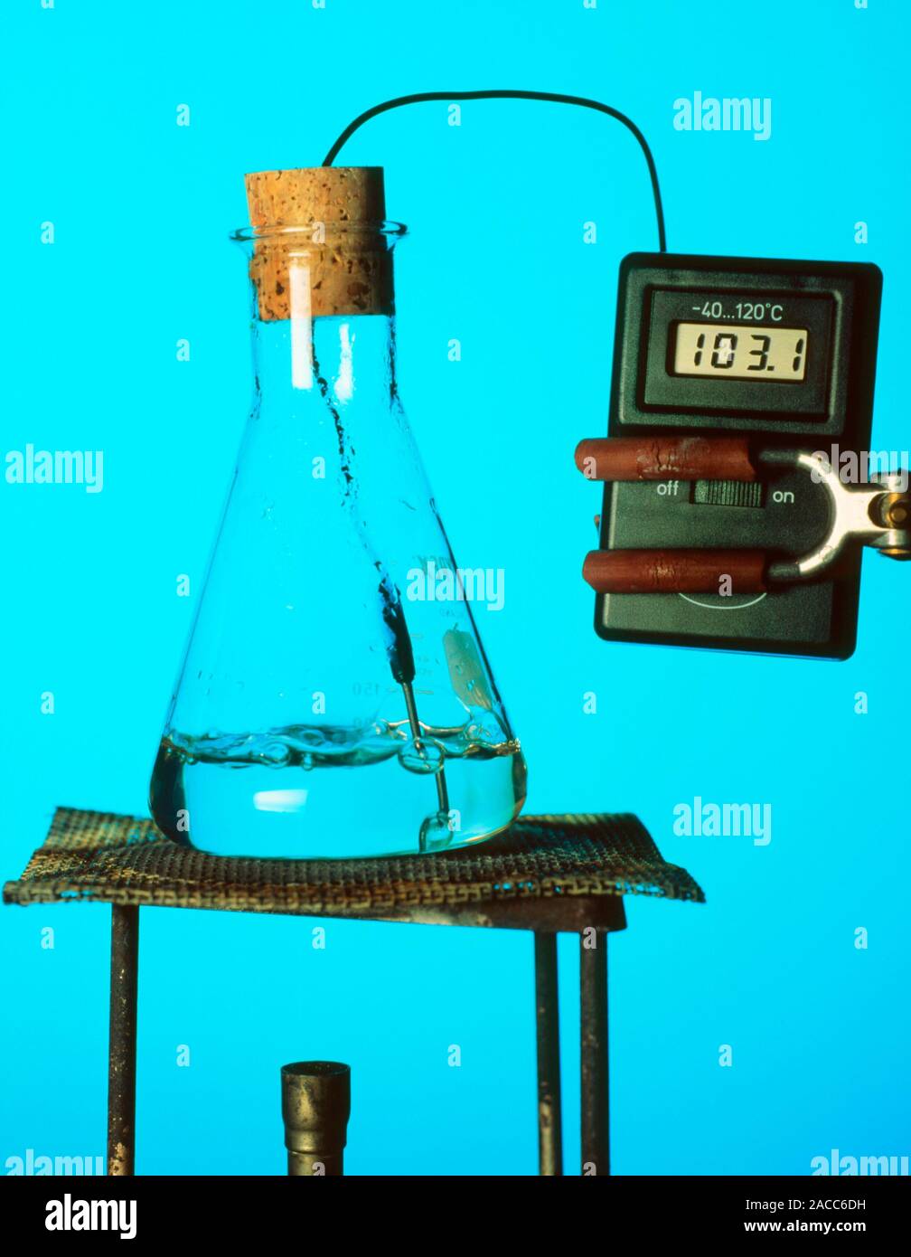 https://c8.alamy.com/comp/2ACC6DH/a-digital-thermometer-being-used-to-measure-the-temperature-of-boiling-water-pure-water-boils-at-100-celsius-in-standard-atmospheric-conditions-ie-1-2ACC6DH.jpg