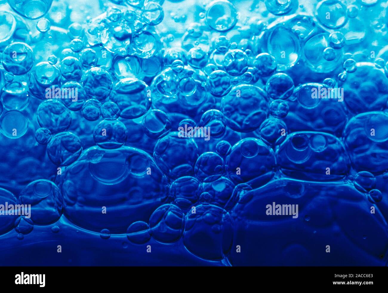 https://c8.alamy.com/comp/2ACC6E3/boiling-water-close-up-of-escaping-bubbles-of-steam-in-boiling-water-pure-water-boils-at-100-degrees-celsius-at-the-standard-atmospheric-pressure-of-2ACC6E3.jpg