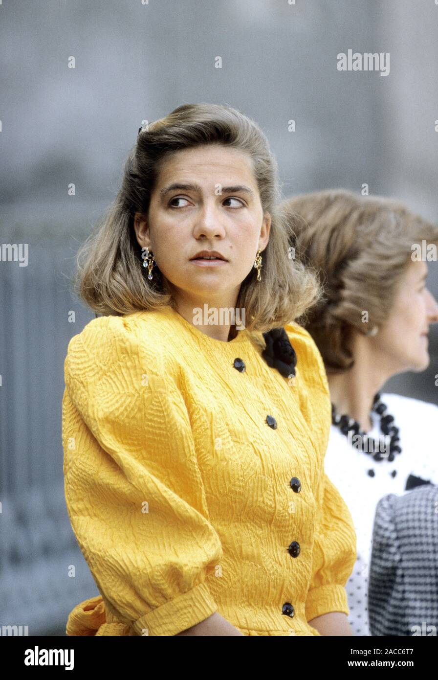 Infanta Cristina awaits the arrival of TRH Prince and Princess of Wales - Prince Charles and Princess Diana on their Royal Tour of Spain, Madrid 1987 Stock Photo