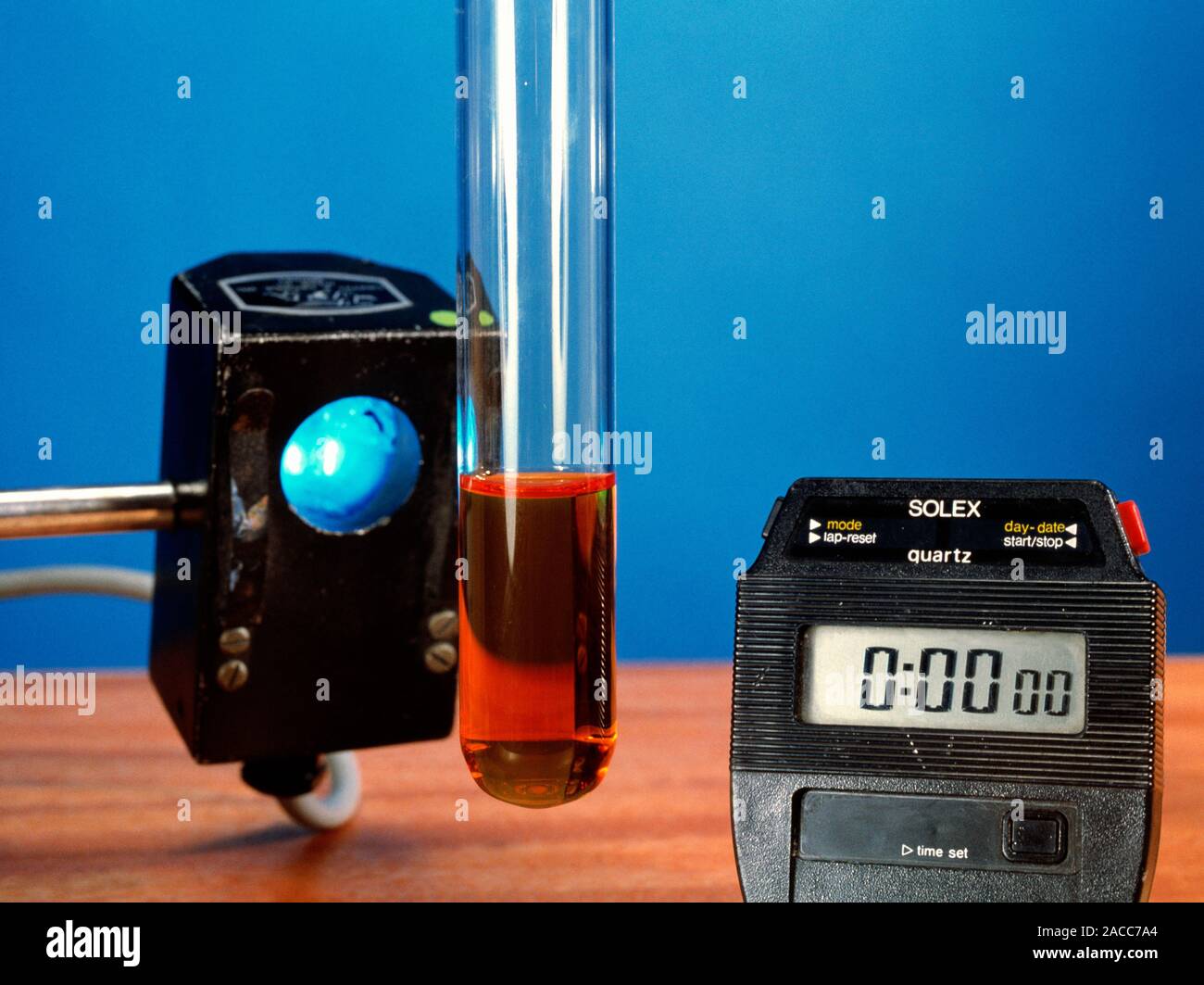 Alkane decolourisation of bromine water. Image 1 of 2. Start of the