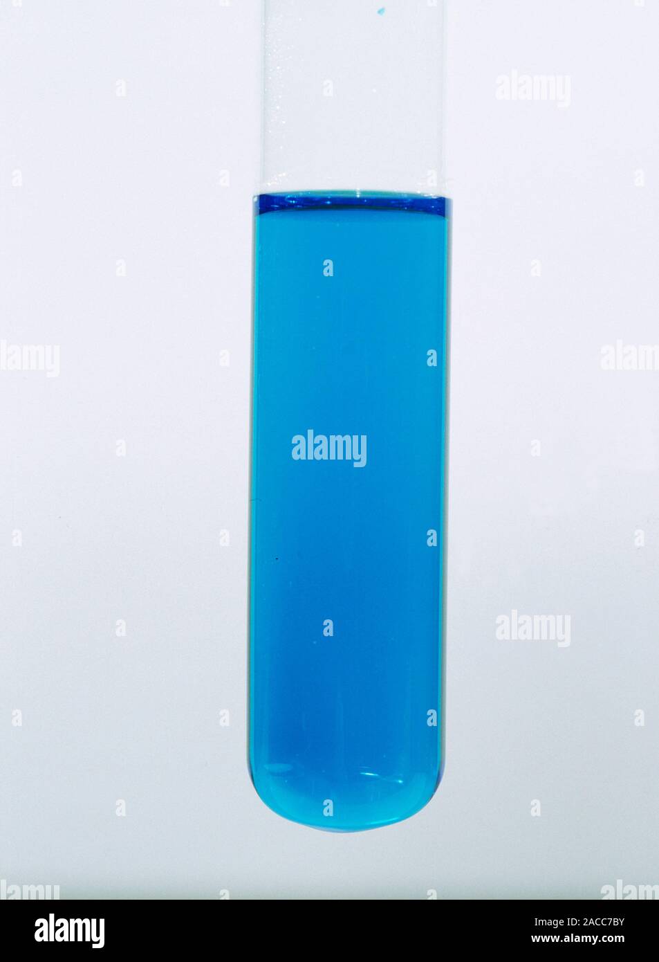 Сульфат меди безводный. Cuso4 голубой. Медный купорос * 5h2o. Медный купорос и сульфат меди. Пентагидрат сульфат меди кристалл.