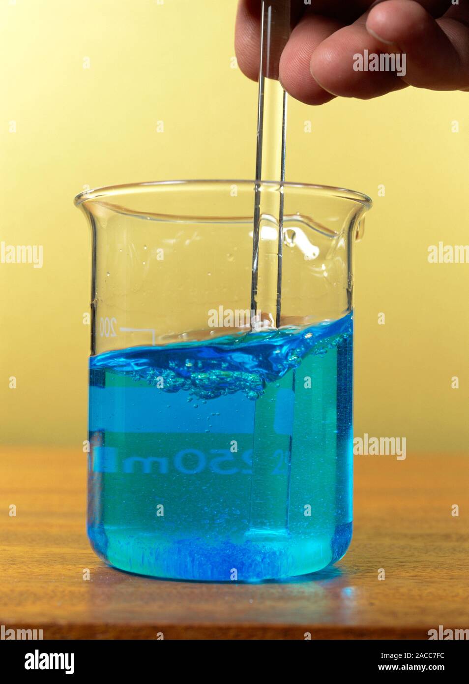 Cuso4 5h2o строение. Cuso4 naoh осадок. Раствор медного купороса. Сульфат меди цвет раствора. Химически чистое вещество это.