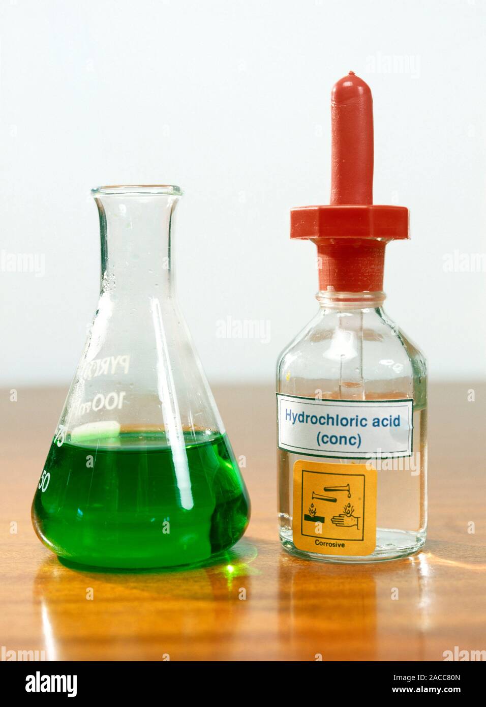 Copper (II) reaction. Flask containing a solution of copper (II) (Cu2