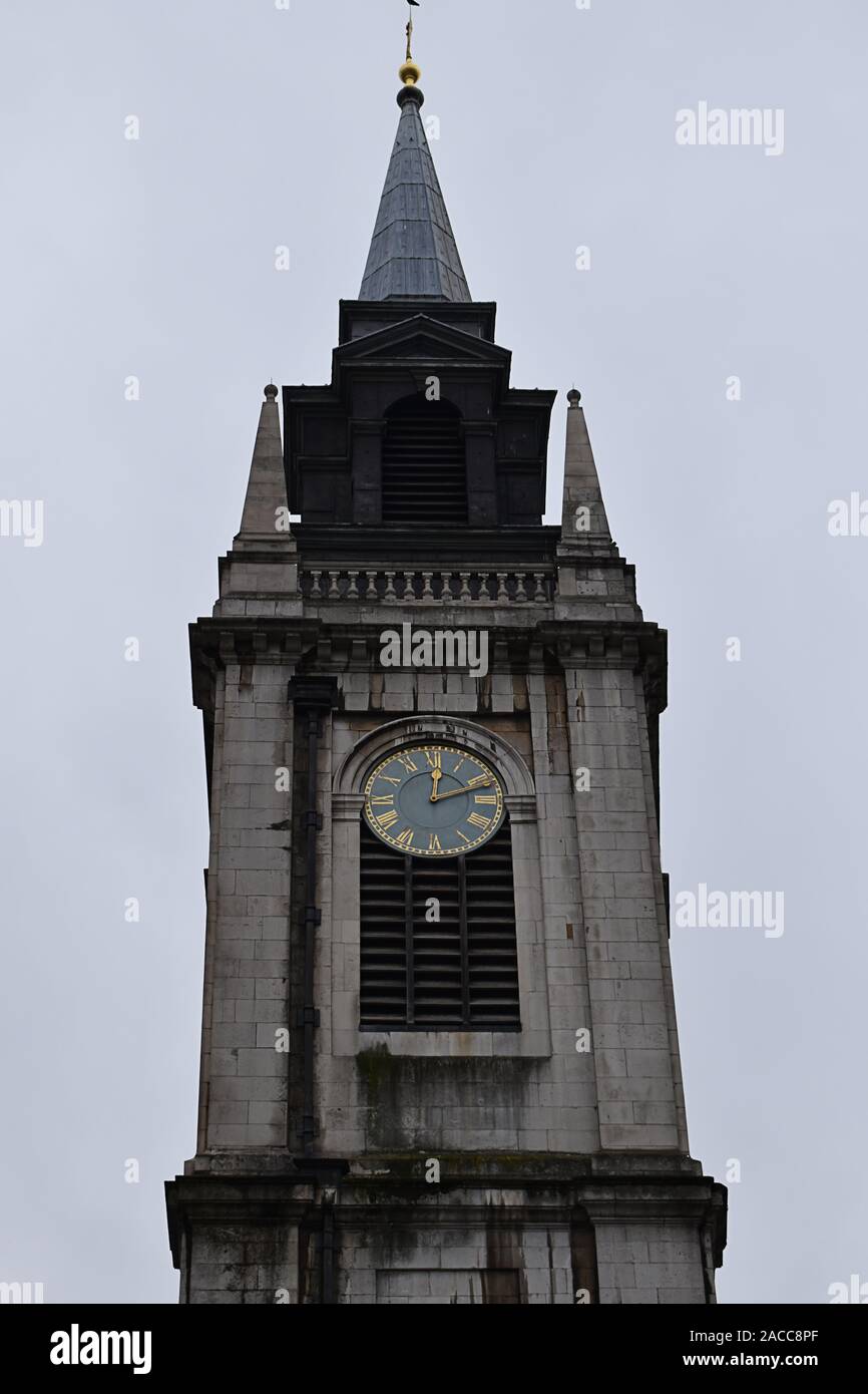 Clocktower and Spire of St Lawrence Jewry church, Guildhall Yard,Moorgate, London EC2 Stock Photo