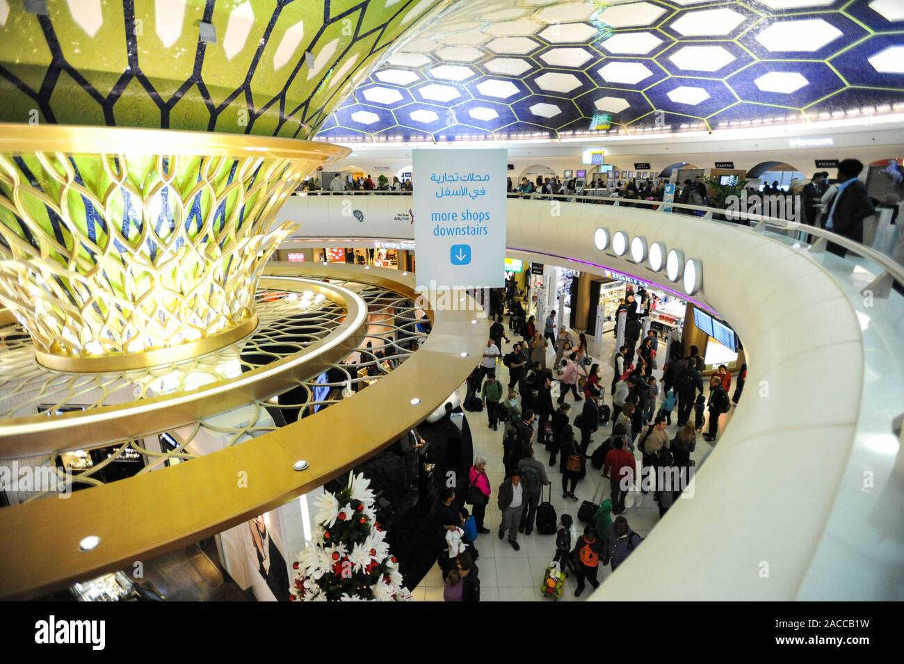 04.01.2014, Abu Dhabi, United Arab Emirates - Interior view of the transit hall with duty free shops inside the old terminal at the airport. Stock Photo