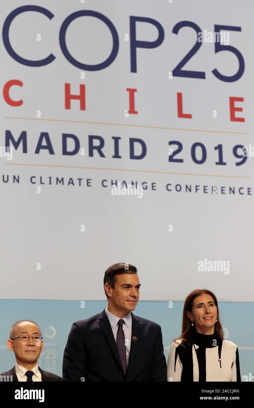 Madrid, Spain; 12/02/2019.-Pedro Sanchez (C) Spain president, Minister of the Environment, Carolina Schmidt (R) and Hoesung Lee (L) president of the intergovernmental panel of experts that advises the UN on climate change during the first do of COOP 25 Chile Held in Madrid, Spain.Photo: Juan Carlos Rojas/Picture Alliance | usage worldwide Stock Photo