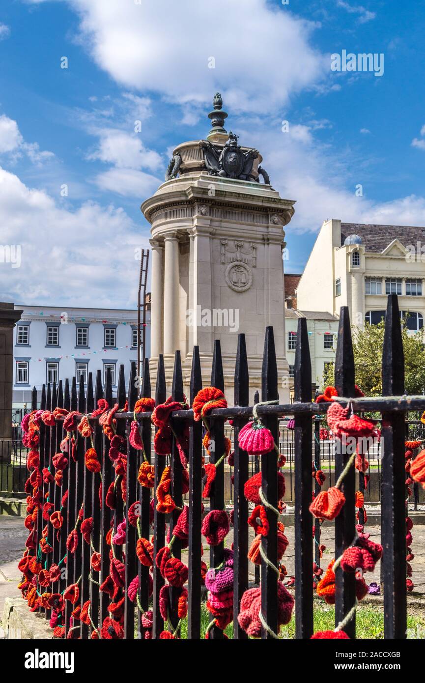 Knitted poppy memorial sculpture, war memorial and parish church Stockton-on Tees, County Durham, England Stock Photo