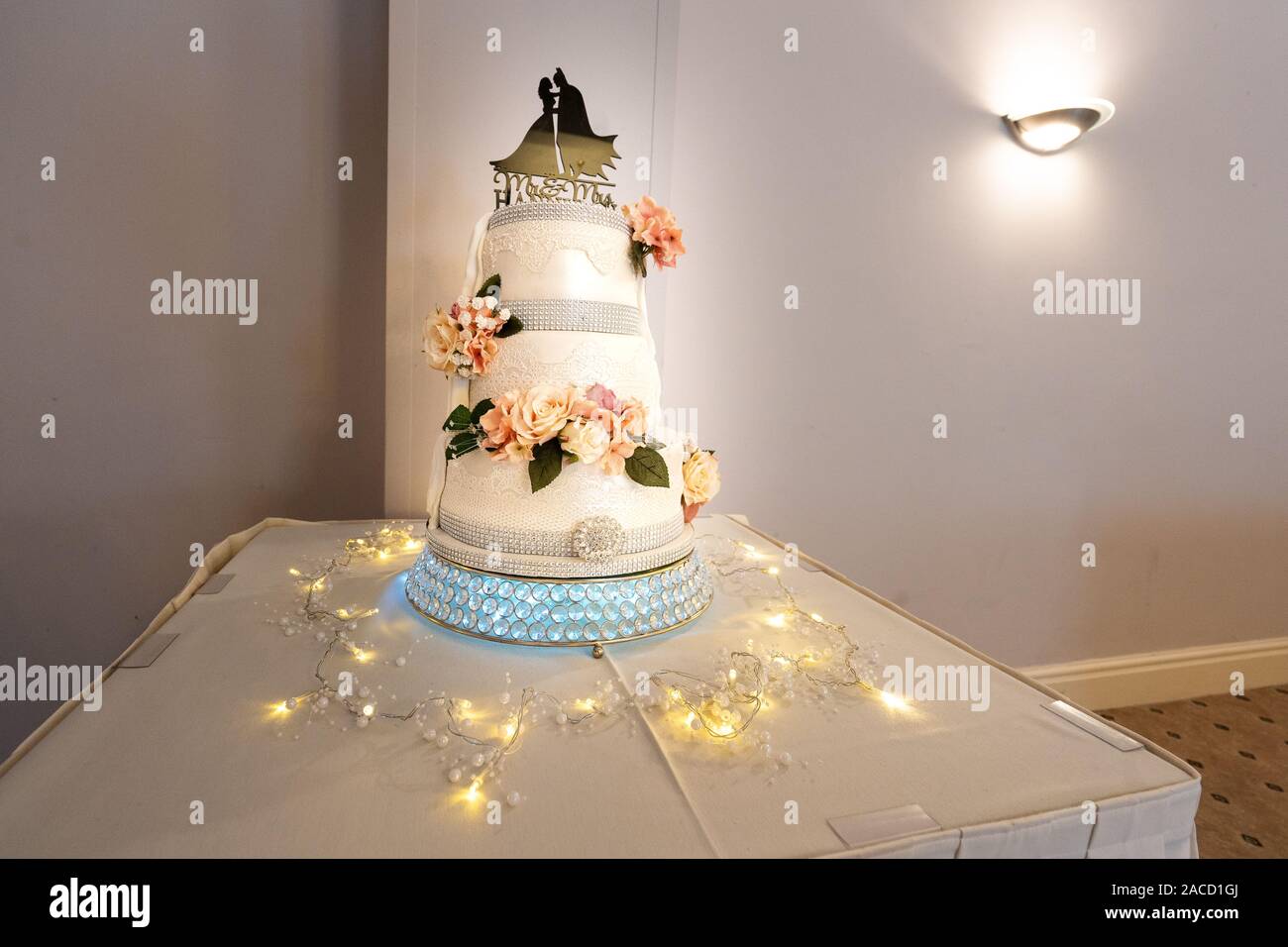 A Stunning Traditional But Fun Batman Wedding Cake A Half And Half Cake Made For The Special Wedding Occasion Tasty And Elegant Stock Photo Alamy A Stunning Traditional But Fun Batman Wedding Cake A Half And Half Cake Made For The Special Wedding Occasion Tasty And Elegant Stock Photo Alamy