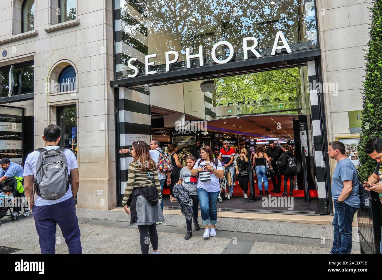X 上的 LVMH：「In the US, France, Spain and Italy, @Sephora will open 7 stores  during les Journées Particulières on October 12, 13 and 14, 2018. Don't  miss a chance to discover one