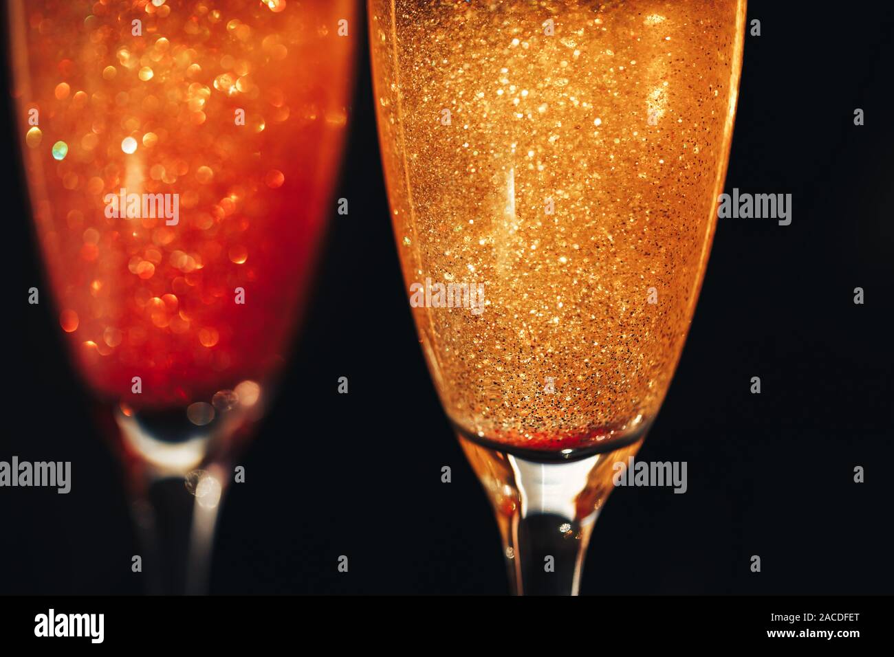 Two champagne glasses splash with drops hi-res stock photography and ...