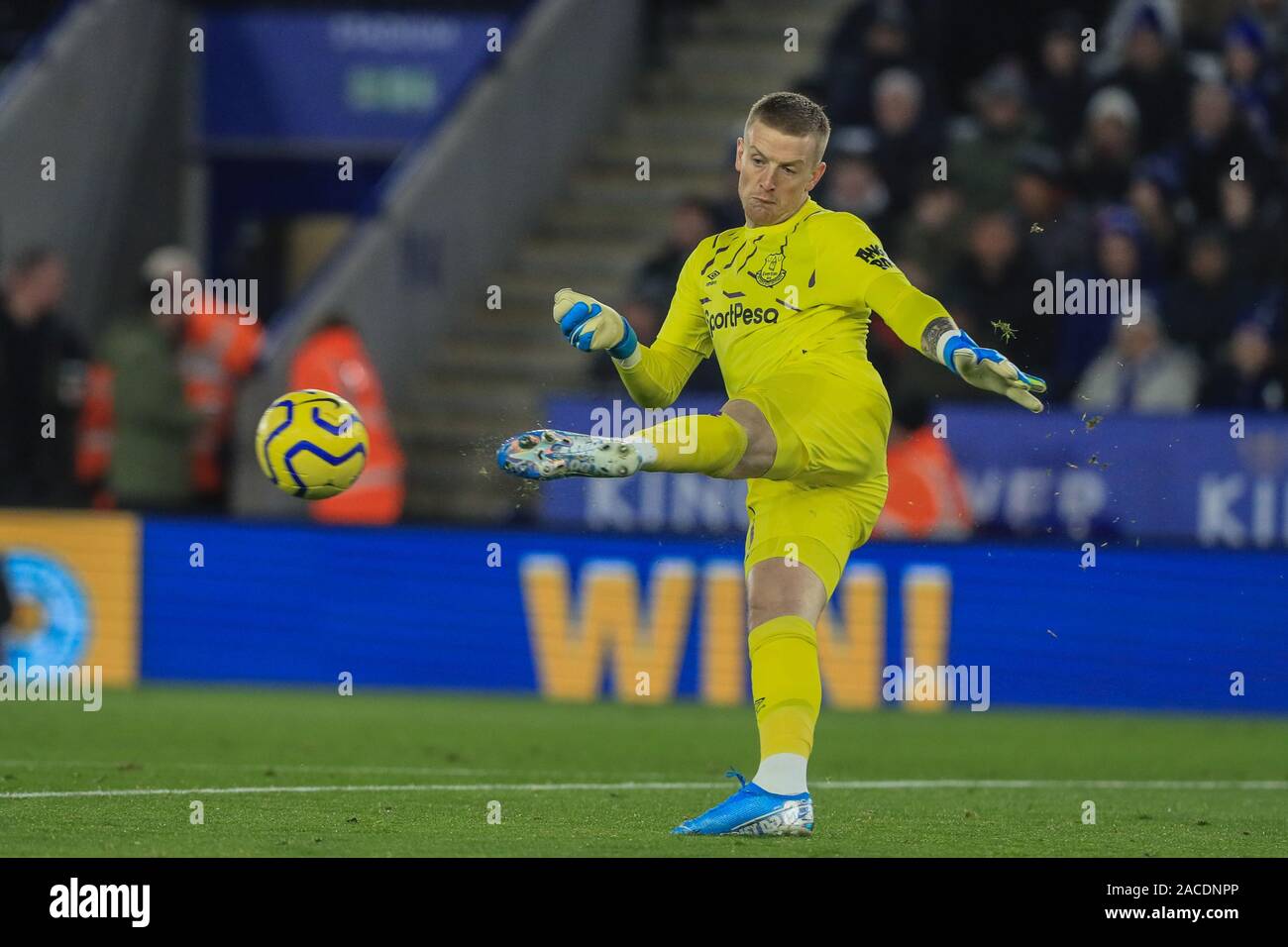 1st December 2019, King Power Stadium, Leicester, England; Premier League,  Leicester City v Everton : Jordan Pickford (1) of Everton kicks the ball  out Credit: Mark Cosgrove/News Images Stock Photo - Alamy