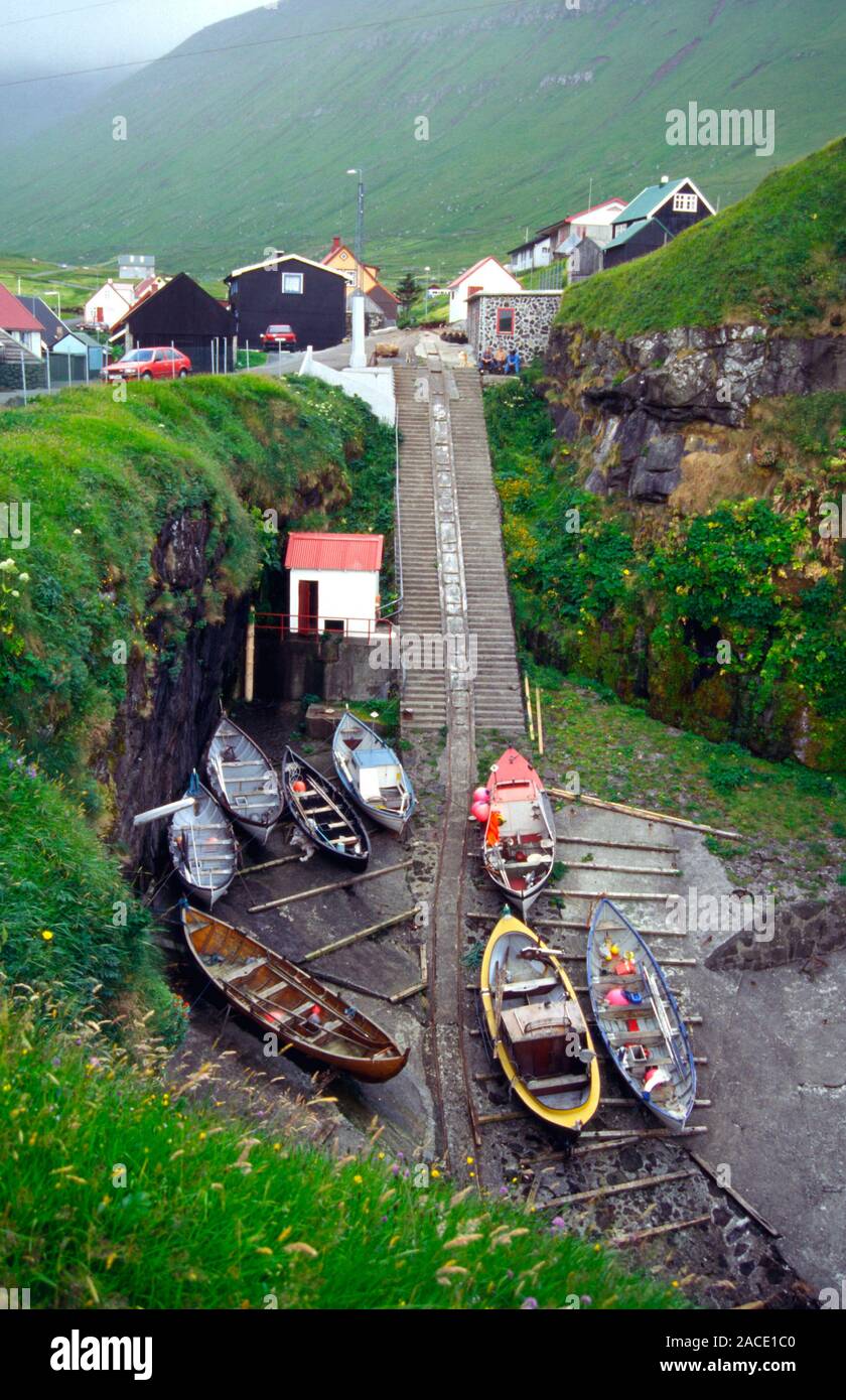 Dänemark, Faröer Inseln, Faröer, Insel Eysturoy, Hafen, Boote, Seilzug. Stock Photo