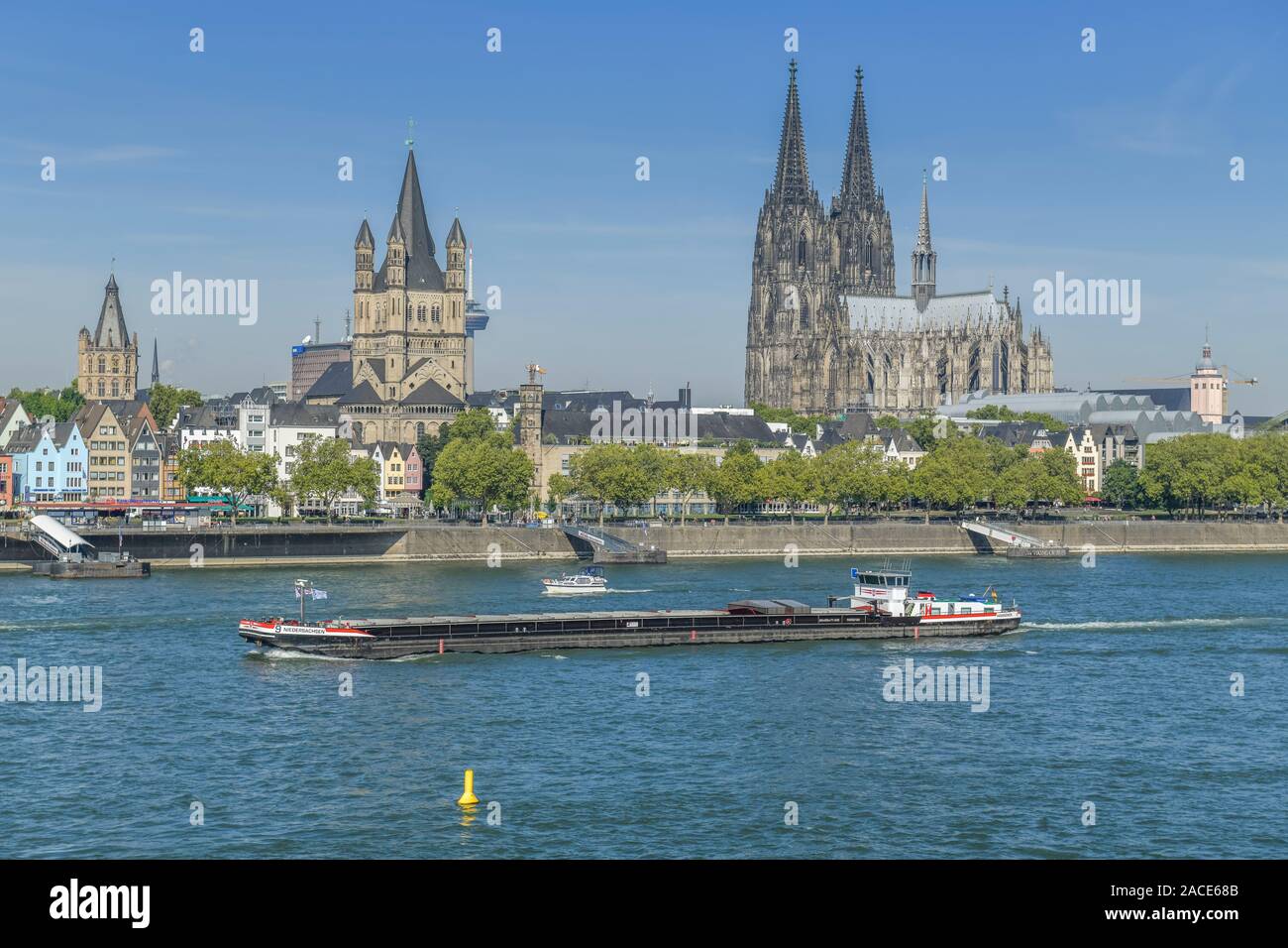 Kölner Stadtpanorama mit Dom, Gross St. Martin, Altstadt, Rhein, Köln, Nordrhein-Westfalen, Deutschland Stock Photo
