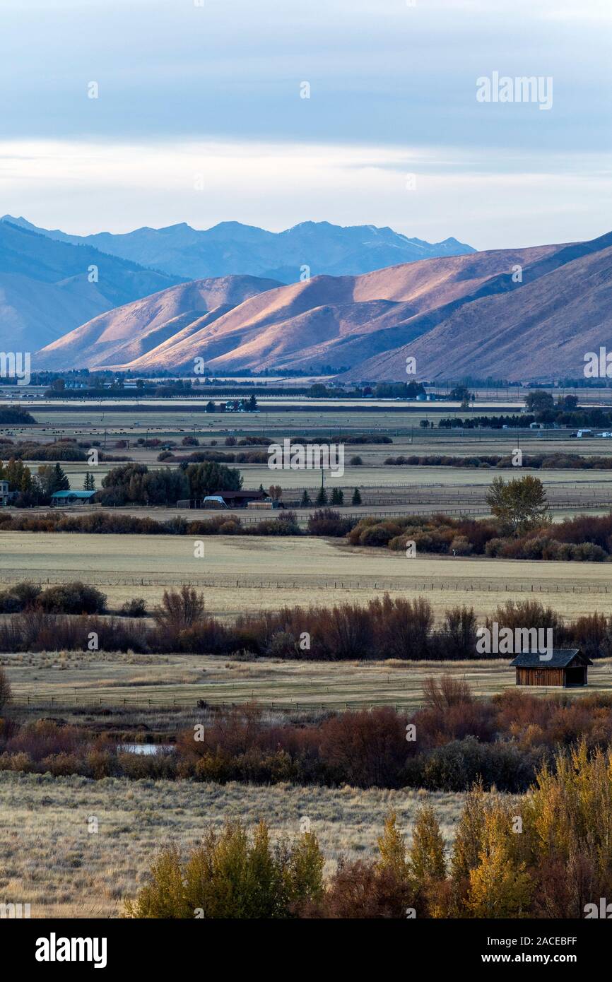 Farmland and mountains in Bellevue, Idaho, USA Stock Photo