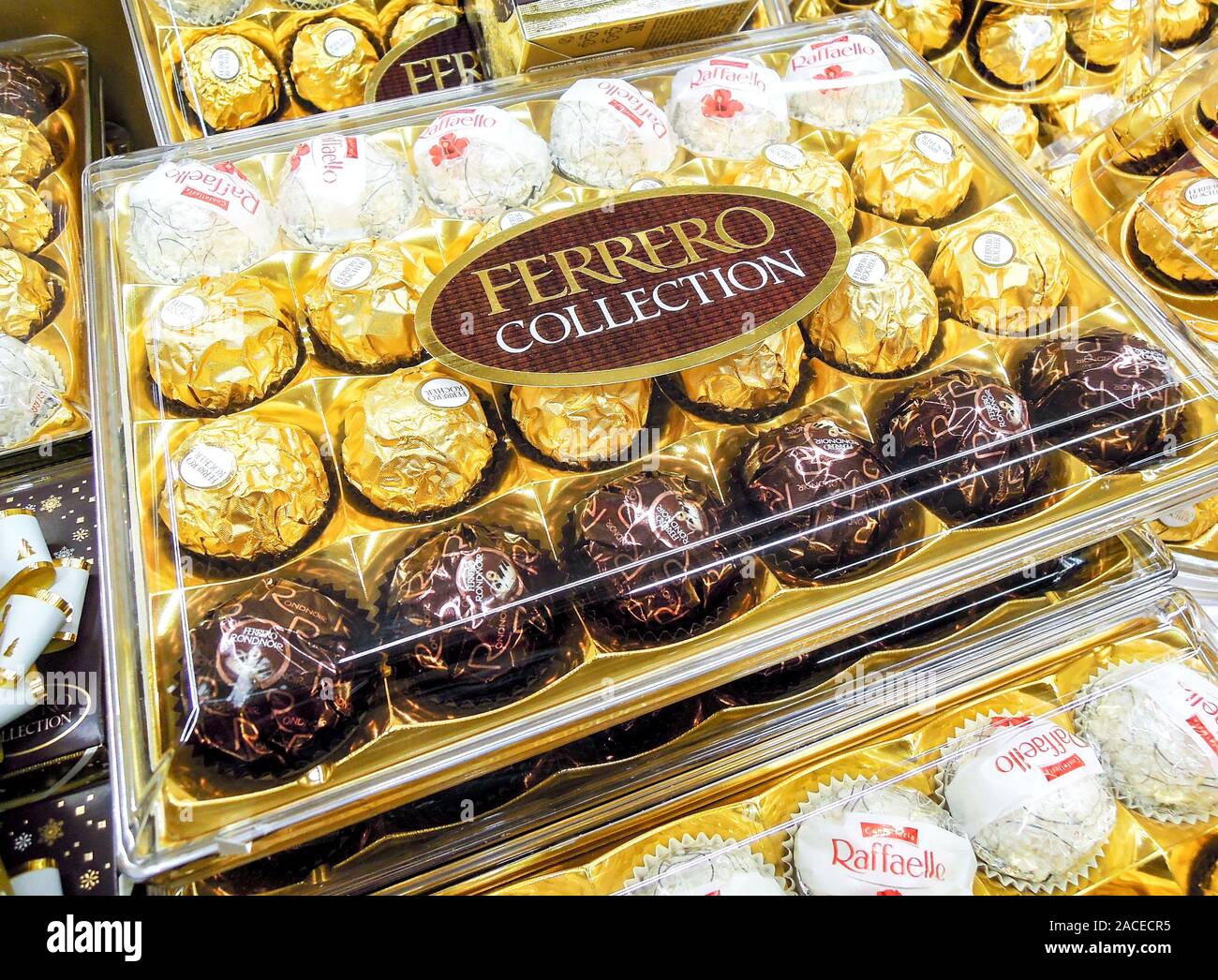 Box of ferrero rocher hi-res stock photography and images - Alamy