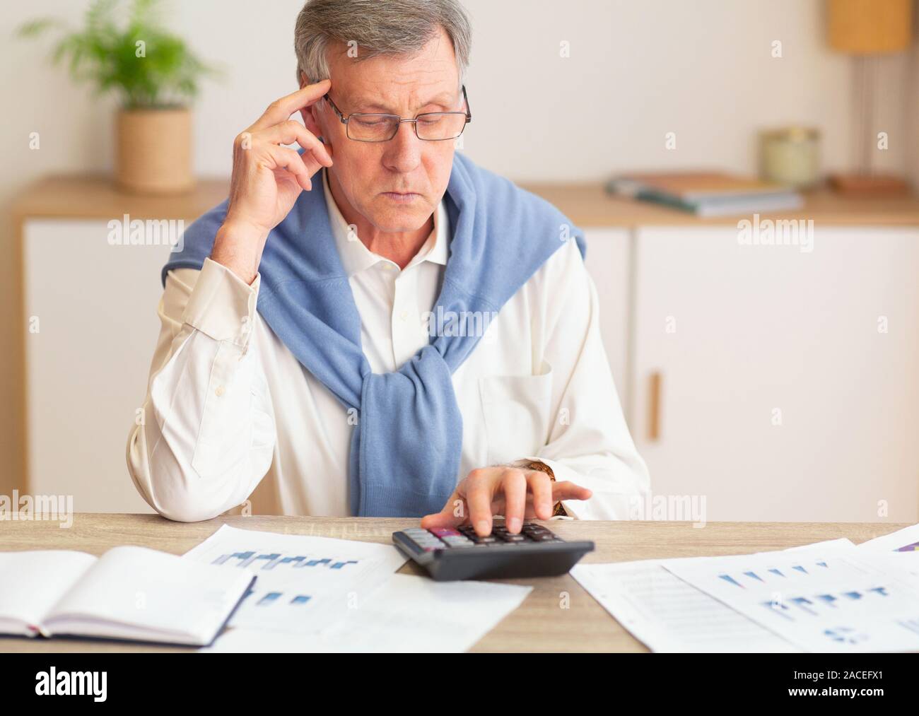 Modern calculator hi-res stock photography and images - Alamy