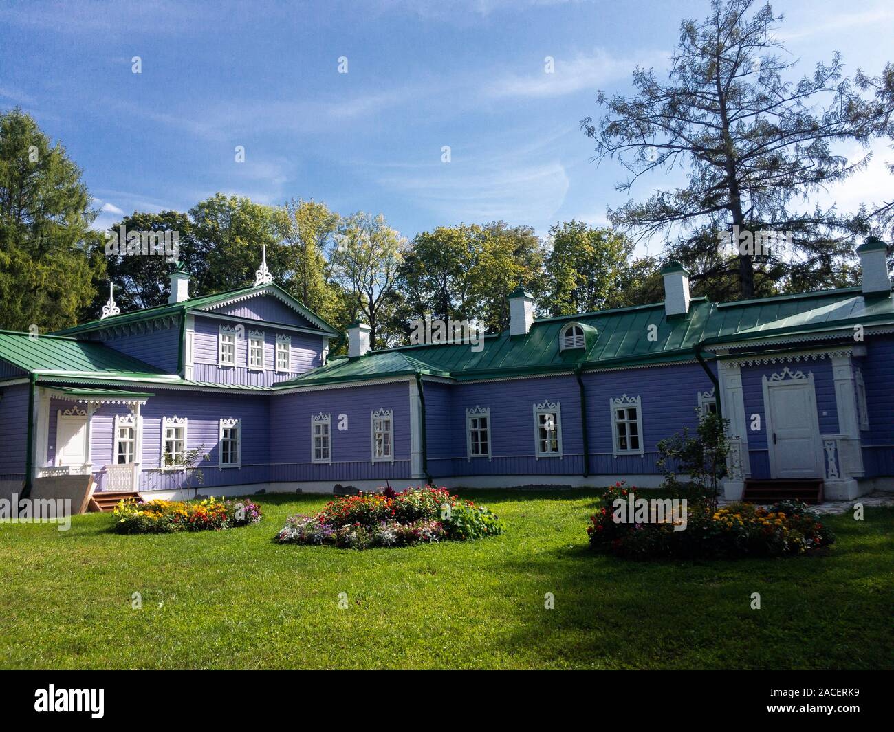 Backyard of Spasskoe-Lutovinovo house, Turgenev's estate in sunny summer day copy space Stock Photo