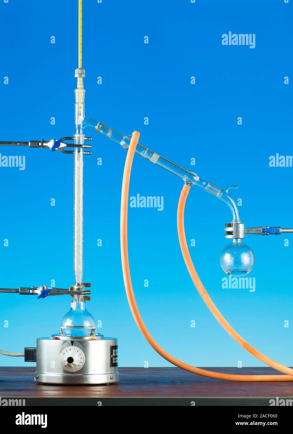 Fractional distillation. Fractional distillation using a Liebig