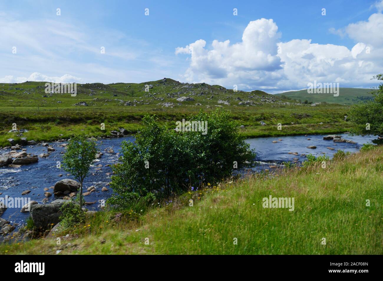 Fluss Black Water in den Highlands von Schottland, Großbritanien Stock Photo