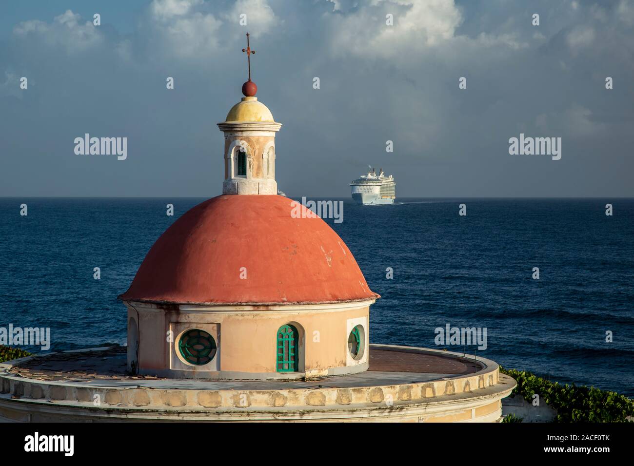 Chapel (1862), San Juan Cemetery (Santa Maria Magdalena de Pazzis) and cruise ship, Old San Juan, Puerto Rico Stock Photo