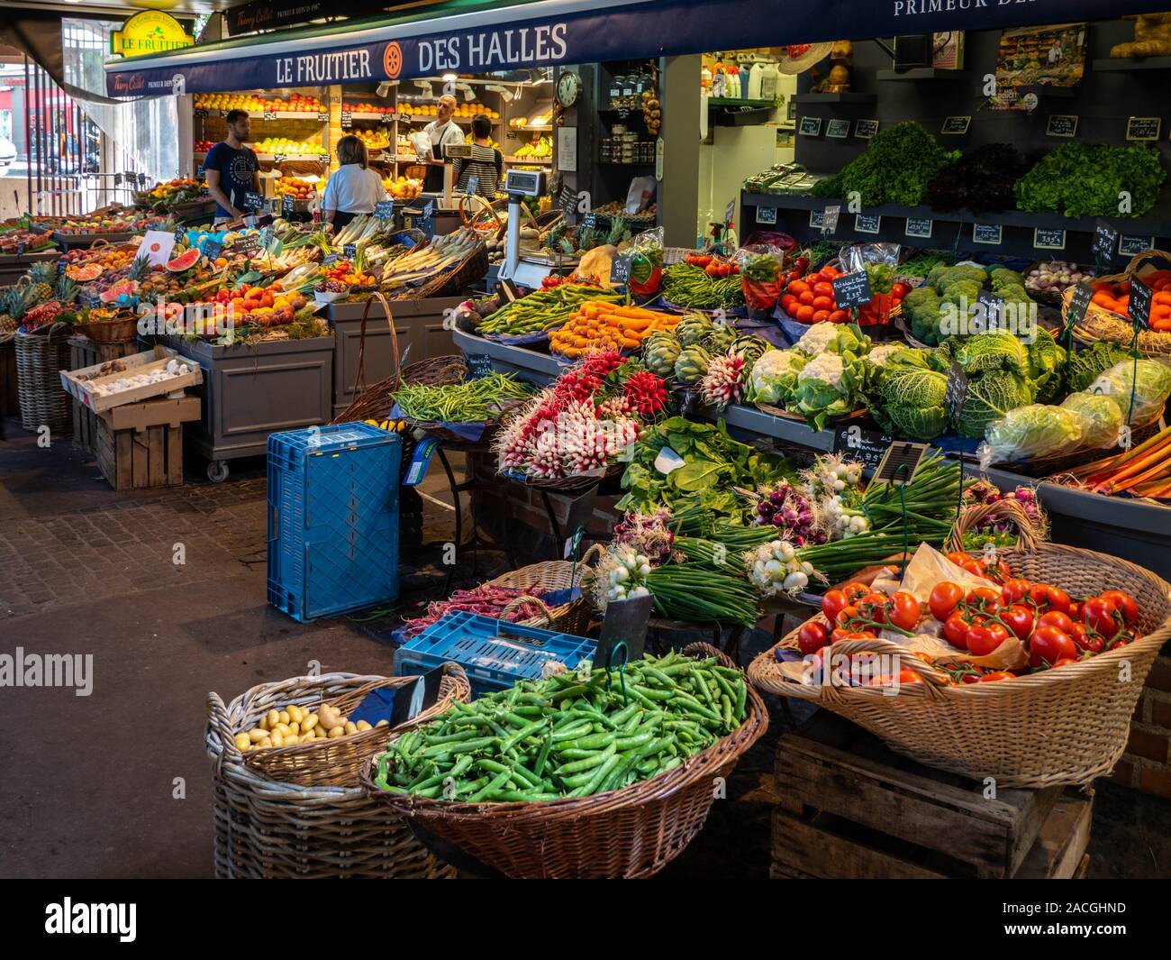 Produce market france indoor hires stock photography and images Alamy