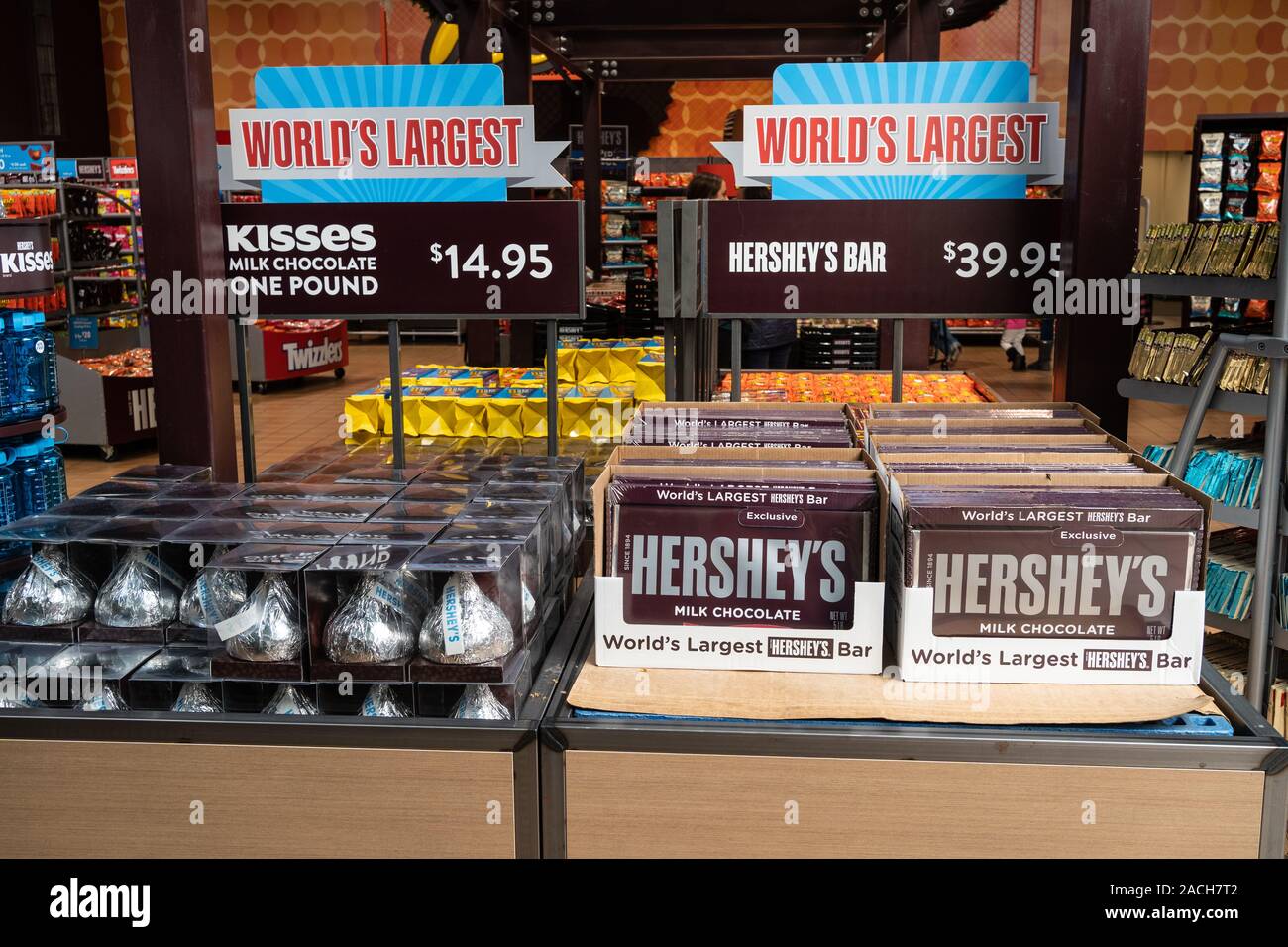 HERSHEY'S 、ハーシーズディスプレイ How Hershey is Reinventing Candy Displays