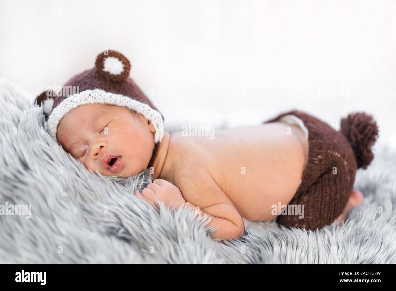 Bearly Sleeping Baby Bodysuit & Hat main image 0