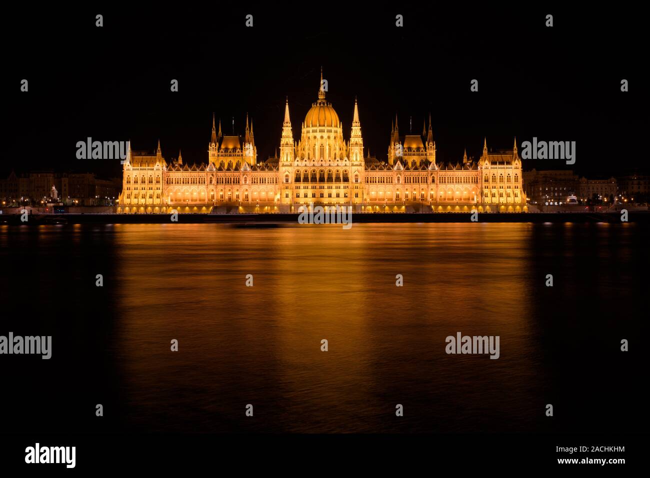Night view of Hungarian Parliament Building on the banks of the Danube, Budapest, Hungary Stock Photo