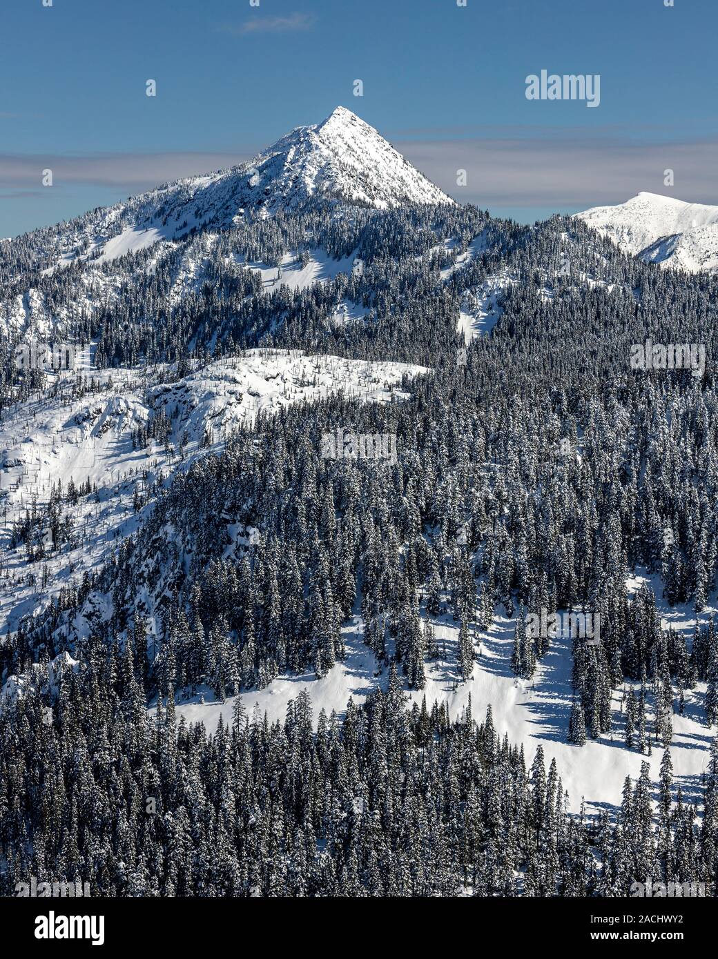 Cascade mountain range aerial hires stock photography and images Alamy
