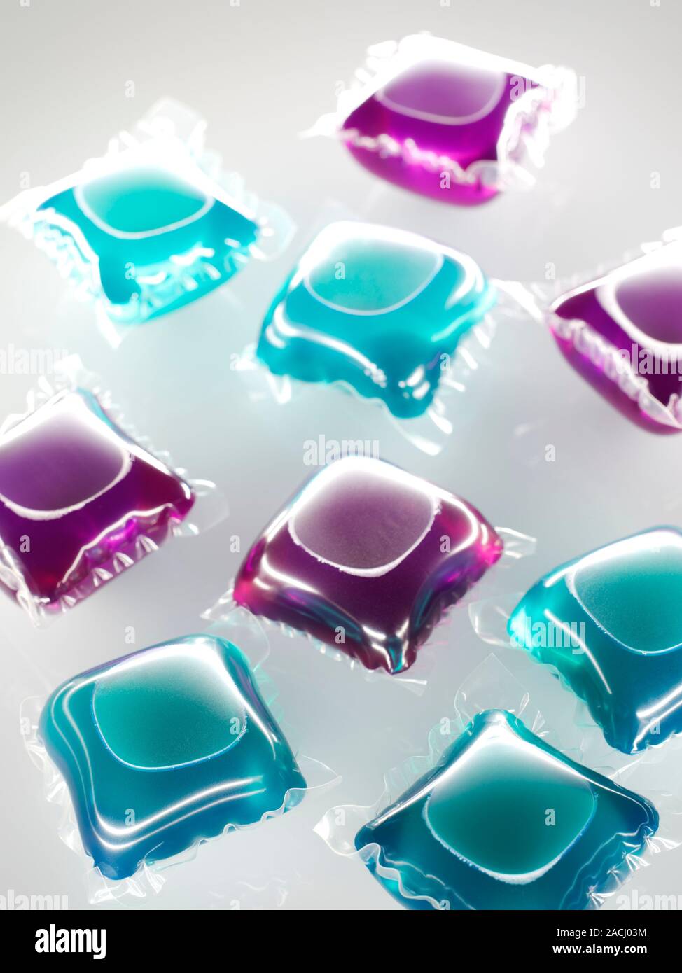 Liquid washing capsules. Dissolvable capsules containing laundry