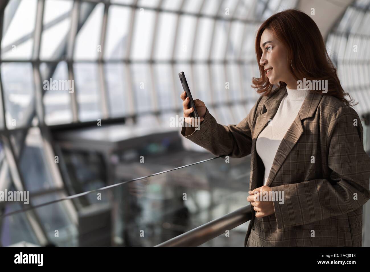 Beautiful business woman waiting airport hi-res stock photography and ...