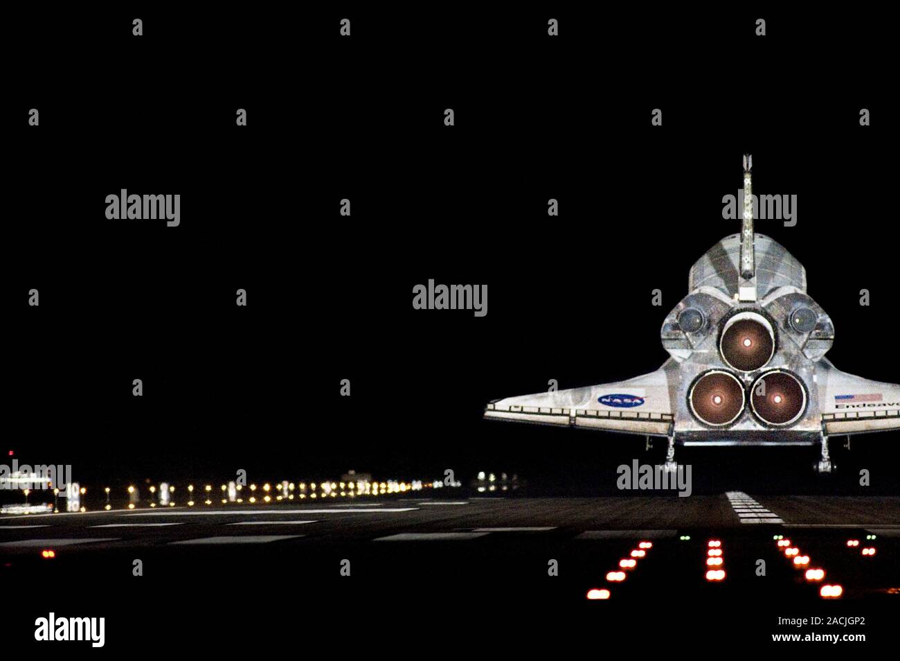 Space shuttle landing at night. NASA space shuttle Endeavour landing at ...