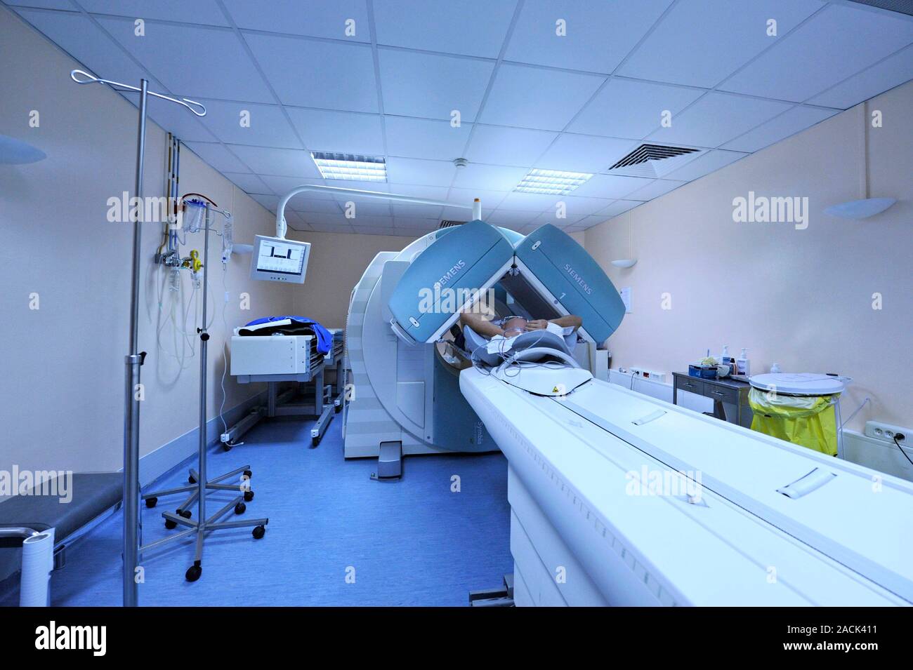 Gamma camera scan. Patient undergoing a gamma scan. This diagnostic