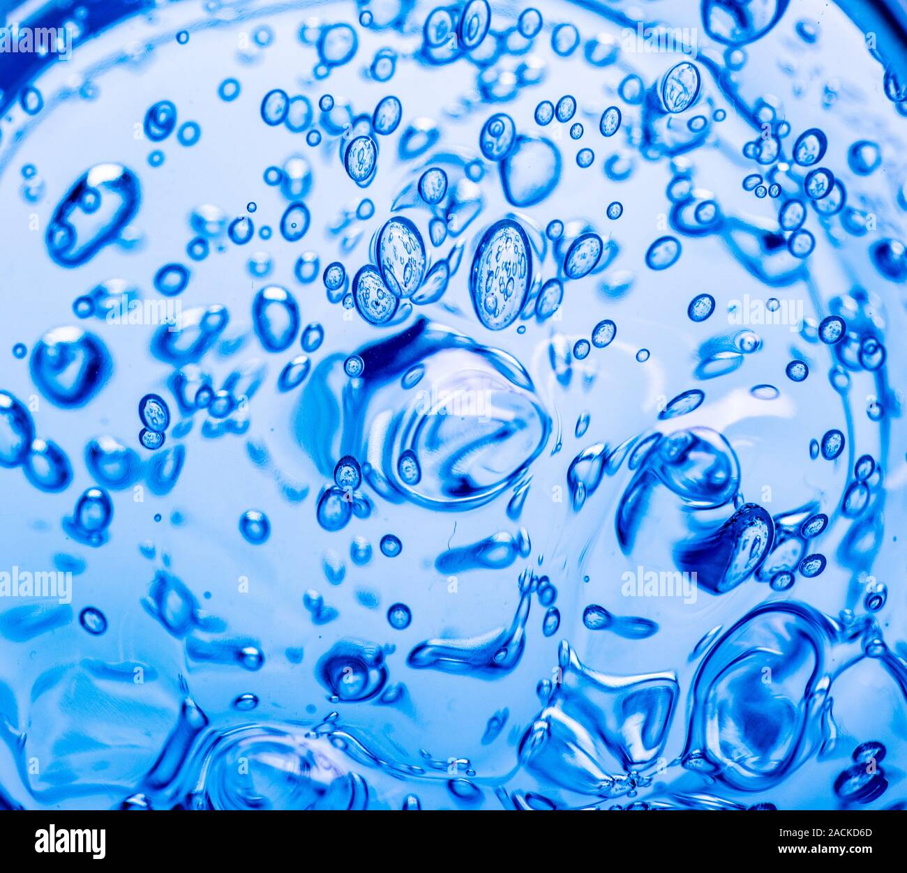 Water Blue Gel Balls with Bokeh. Polymer Gel. Silica Gel. Balls of Blue  Hydrogel. Crystal Liquid Ball with Reflection Stockbild - Bild von muster,  farbe: 147527845