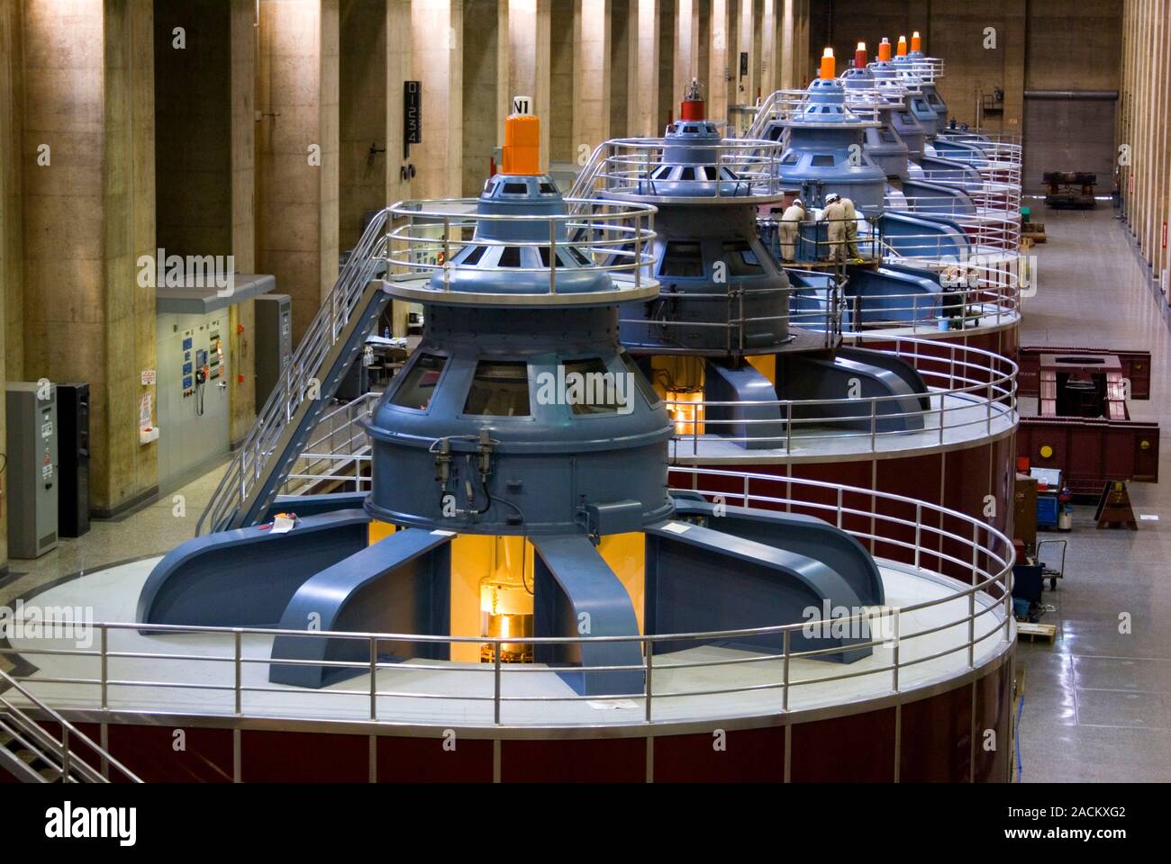 Внешний вид и устройство мощного гидрогенератора рисунок. Гидрогенератор рисунок. Вертикальный гидрогенератор 110 мвт. Электрическая схема гидрогенератора. Гидрогенератор переменного тока схема.