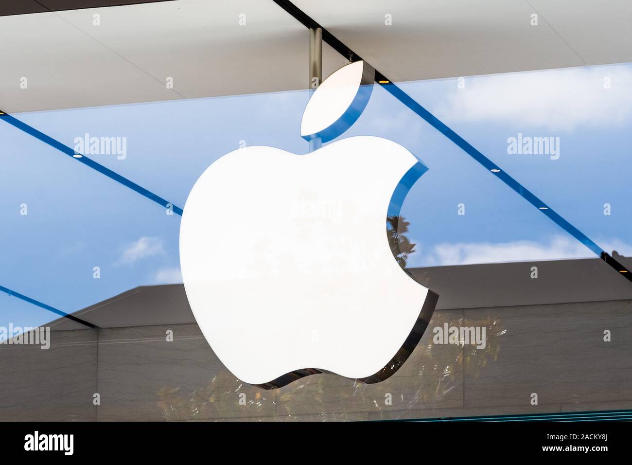 Dec 5, 2019 Palo Alto / CA / USA - Apple Store Facade in Silicon Valley;  Customers Shopping Inside the Store Visible through the Editorial Stock  Photo - Image of logo, computer: 181715118