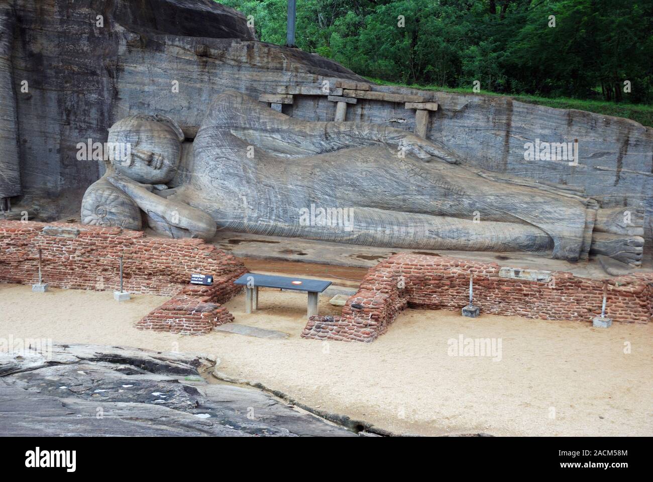 Lying Buddha statue, entrance to Nirvana, Parinirvana, Gal Vihara