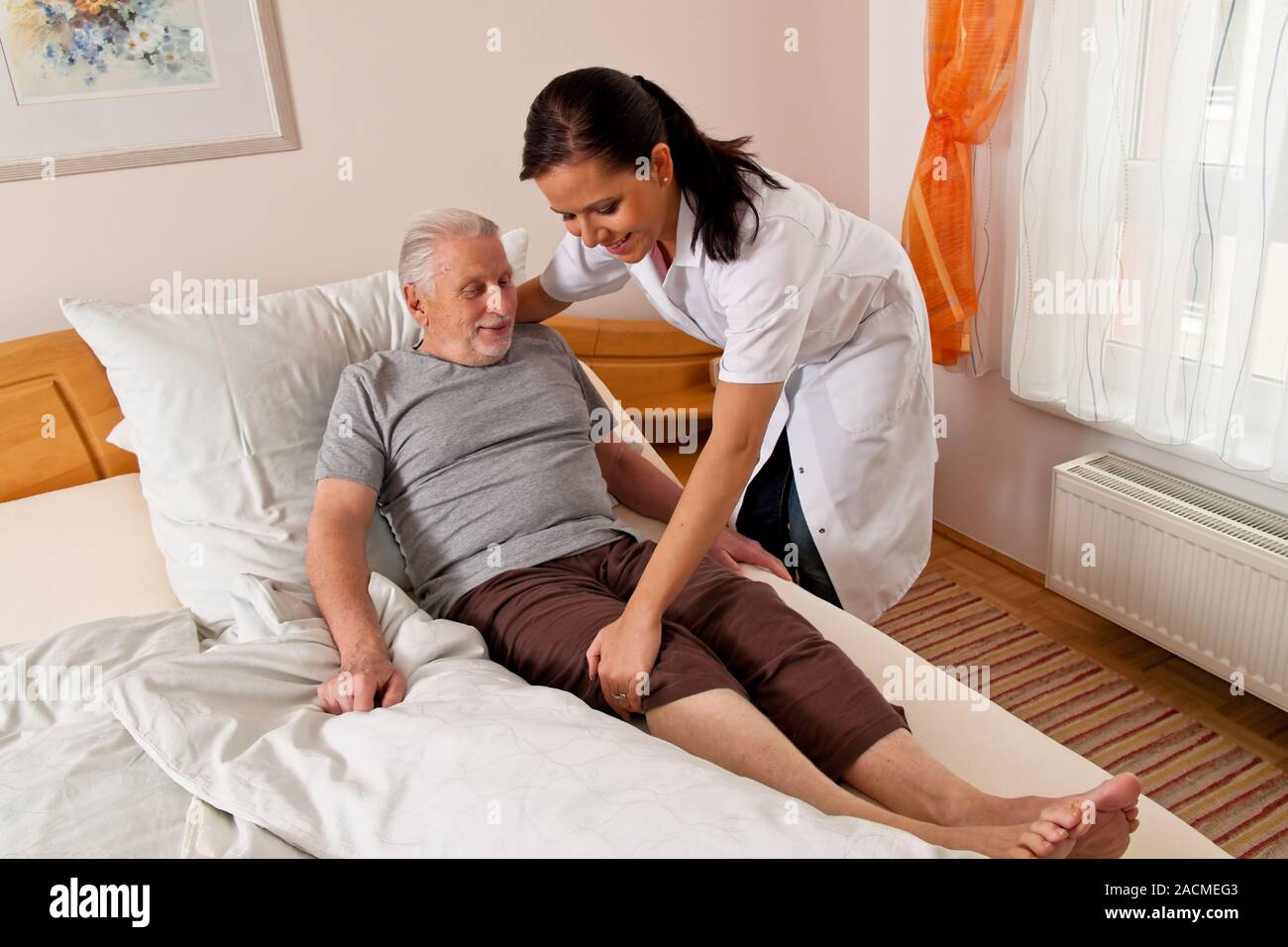 Сиделка Для Лежачего Больного Цена Дома