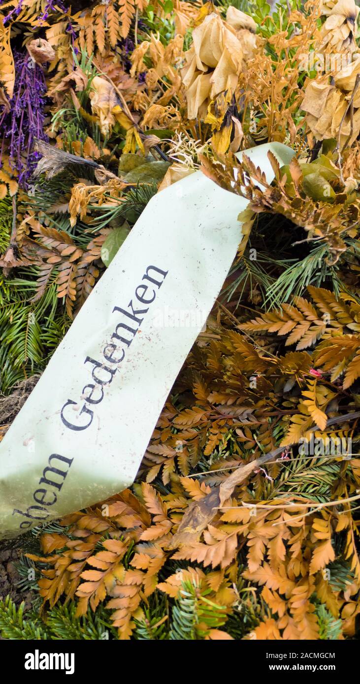 Wreath on a grave hires stock photography and images Alamy