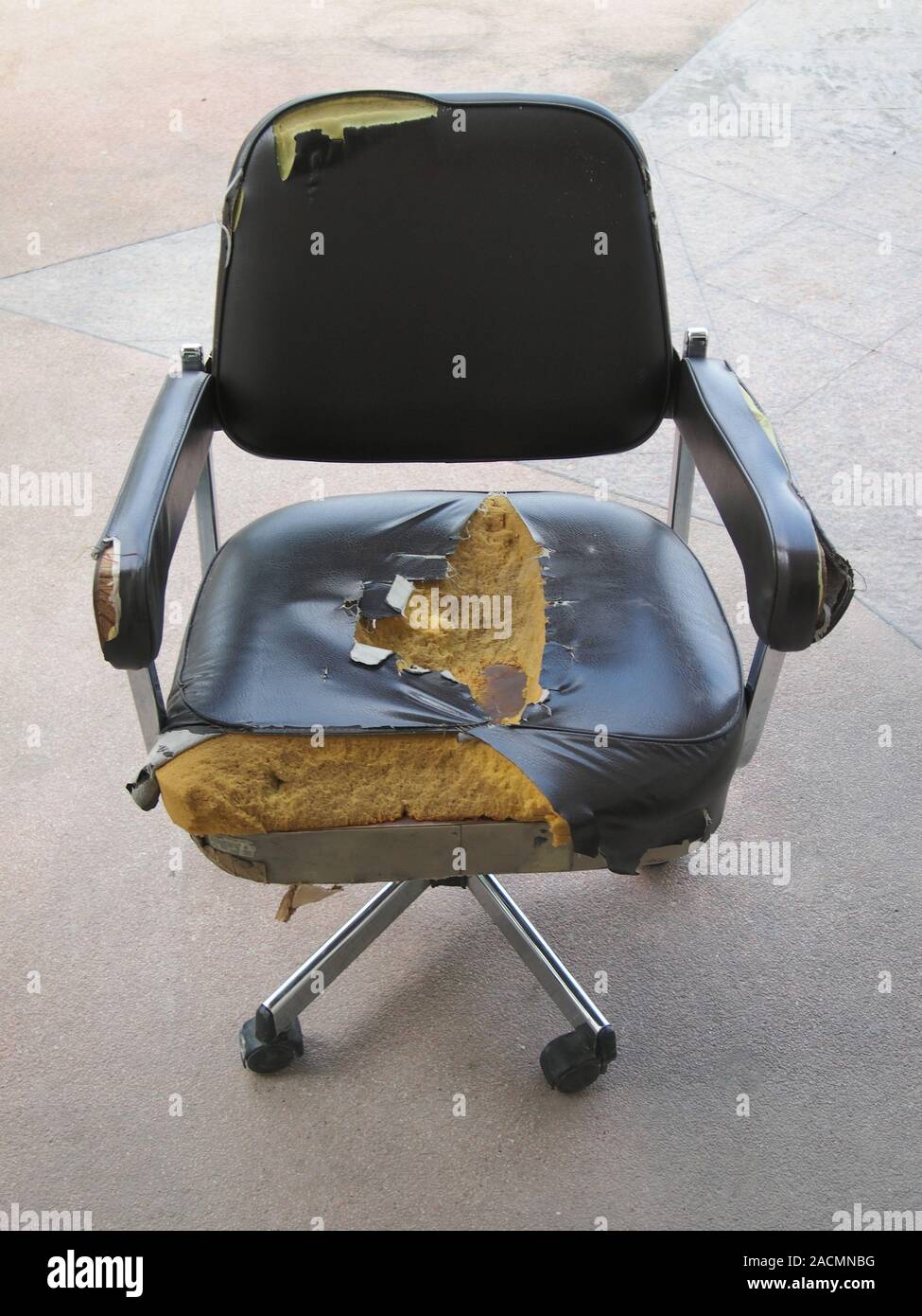 Damaged office chair Stock Photo - Alamy