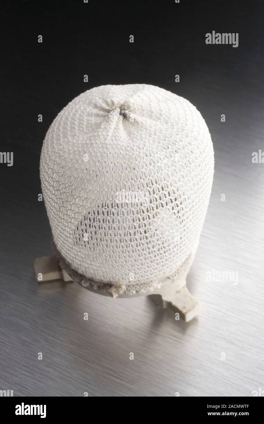 Thoriumbased gas mantle. Incandescent gas mantle, consisting of a