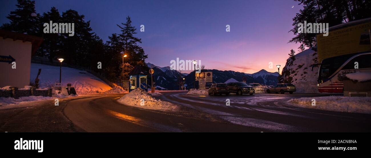 Empty road evening twilight hi-res stock photography and images - Alamy