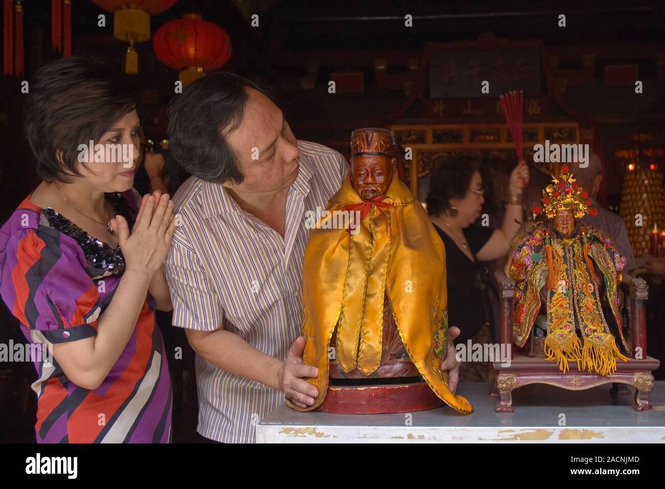 Chinese god statues hires stock photography and images Alamy
